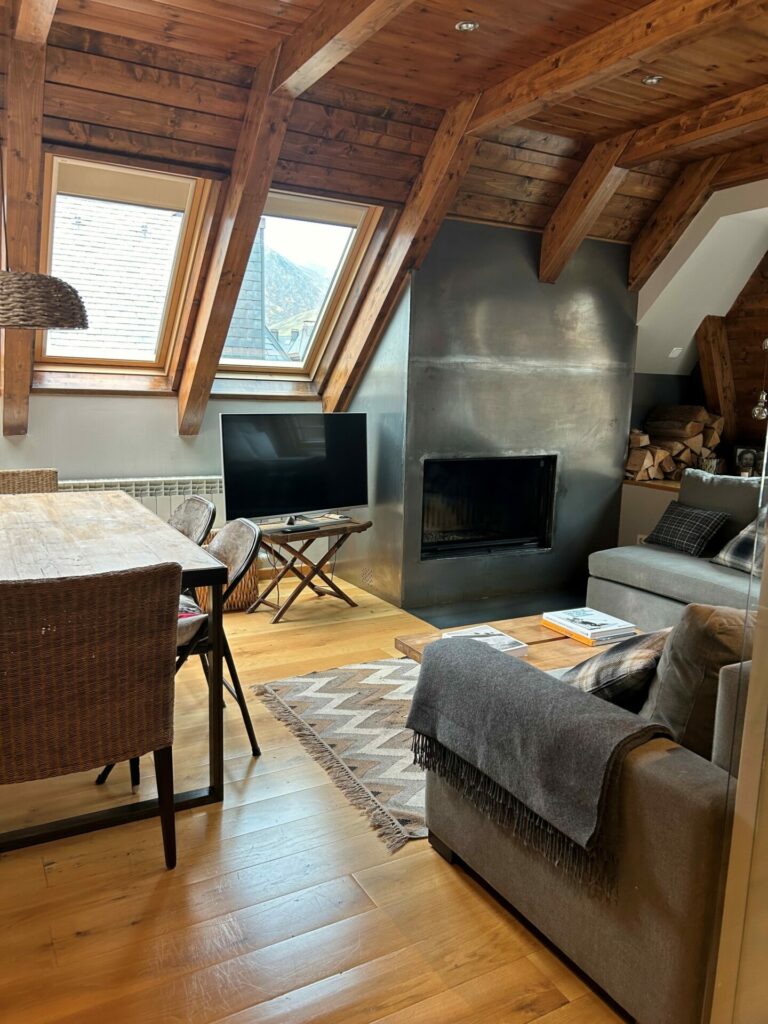 Interiorismo en Barcelona especializado en reformas integrales exclusivas para viviendas y oficinas.